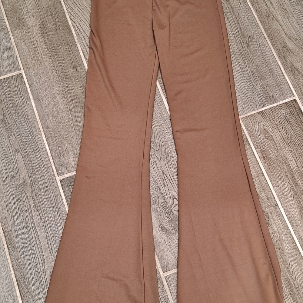 Camel brown flared yoga pants. Small